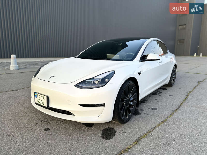Tesla Model 3 (2023)