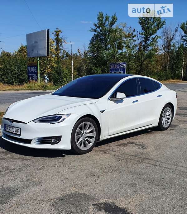 Tesla Model s100d (2017)