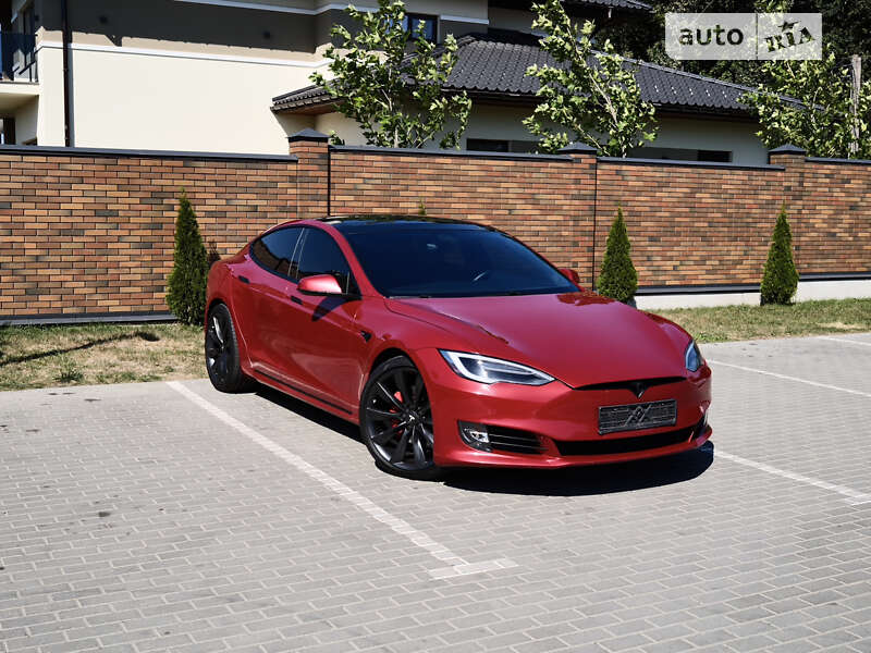 Tesla Model s100d (2017)