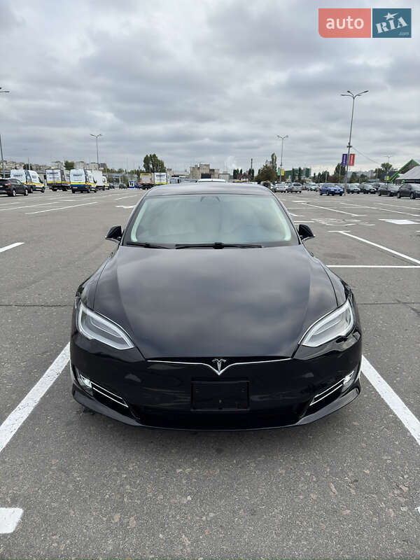 Tesla Model s100d (2019)