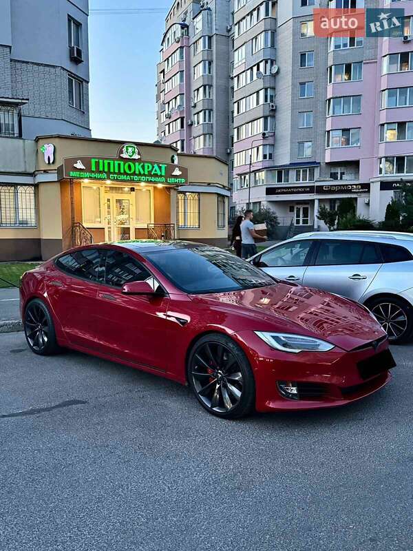 Tesla Model s100d (2017)