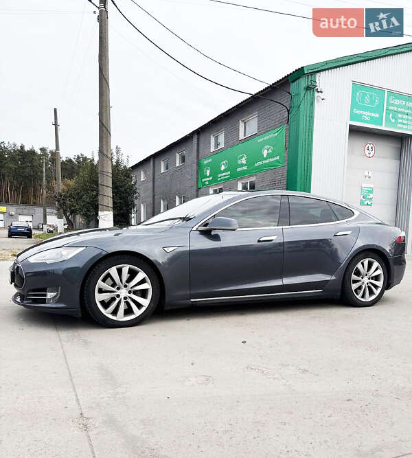 Tesla Model s (2016)