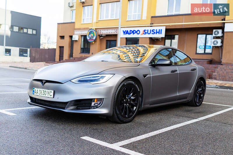 Tesla Model s (2019)