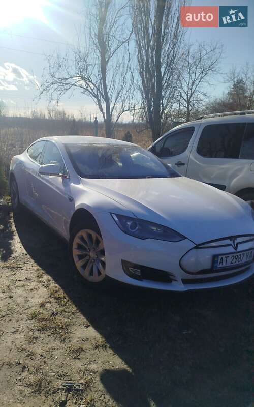 Tesla Model s (2013)