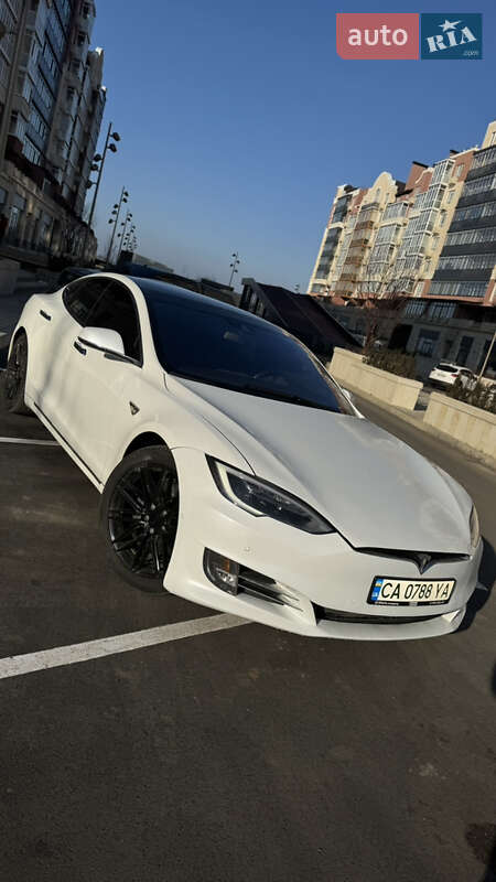 Tesla Model s (2016)