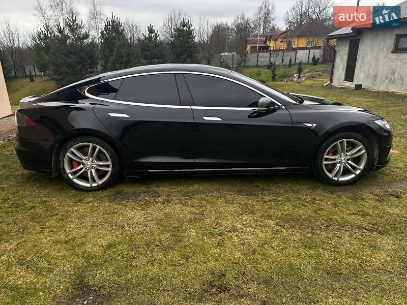 Tesla Model s (2013)
