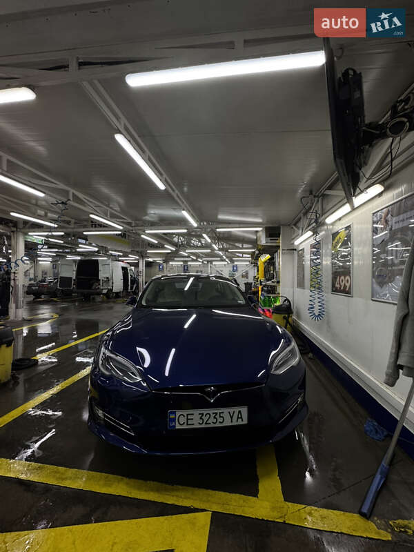 Tesla Model s (2018)