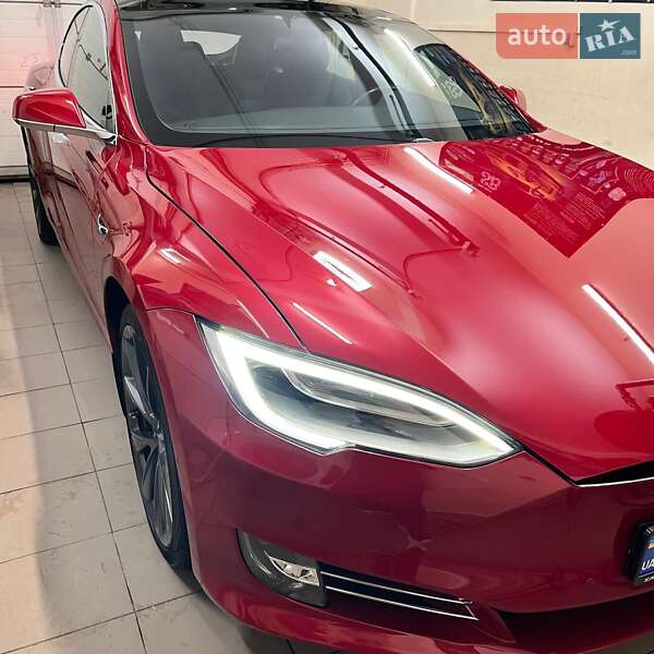 Tesla Model s (2018)