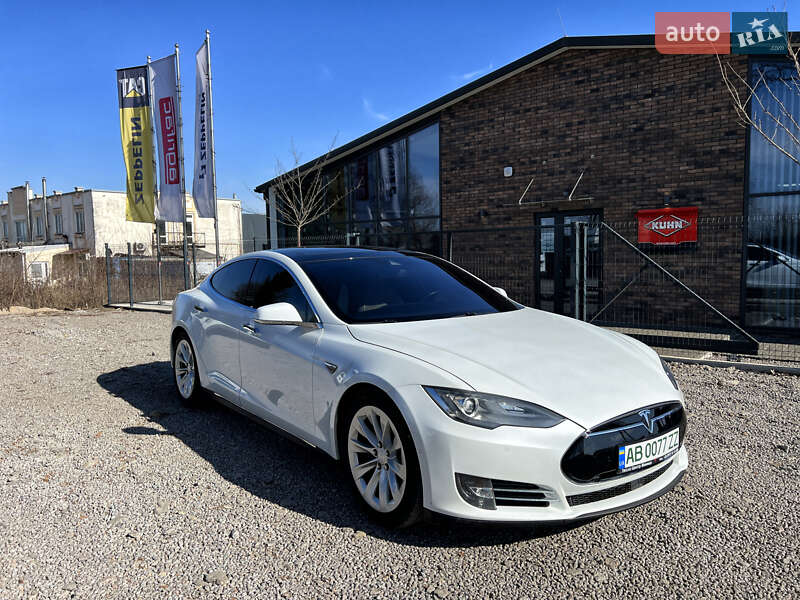 Tesla Model s (2015)