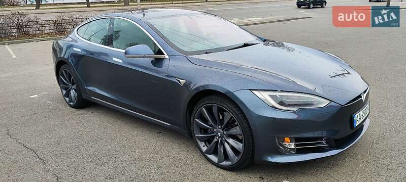 Tesla Model s (2017)