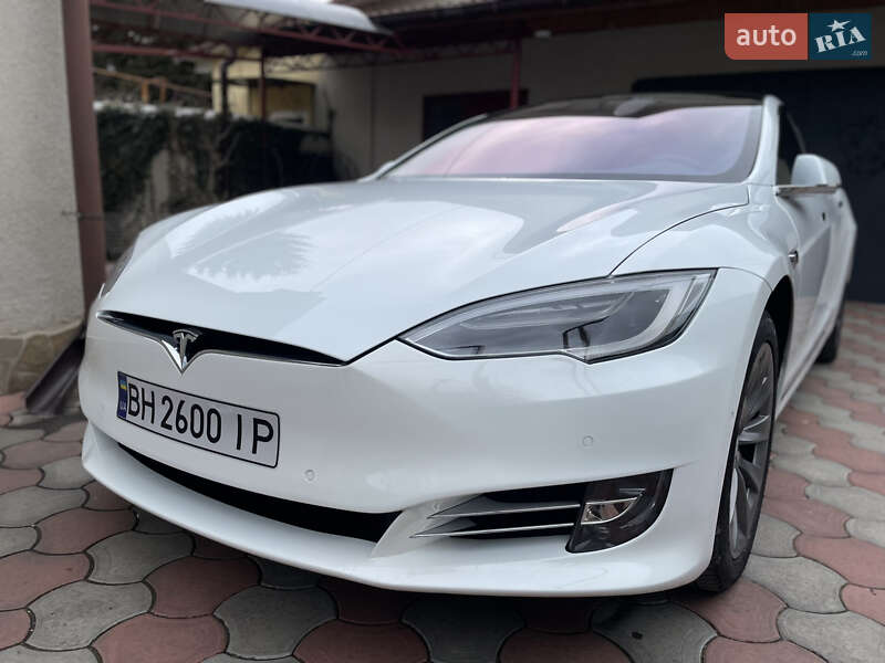 Tesla Model s (2018)