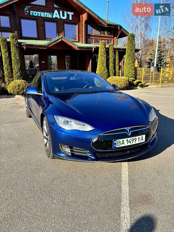 Tesla Model s (2015)