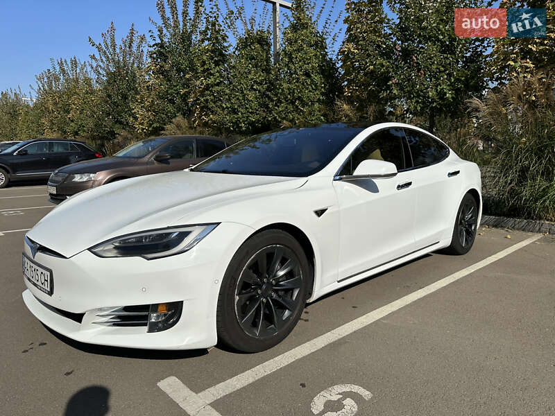 Tesla Model s (2016)
