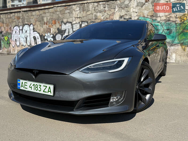 Tesla Model s (2017)