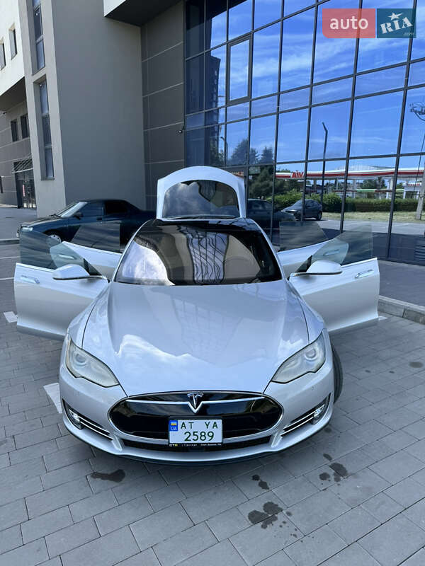 Tesla Model s (2014)