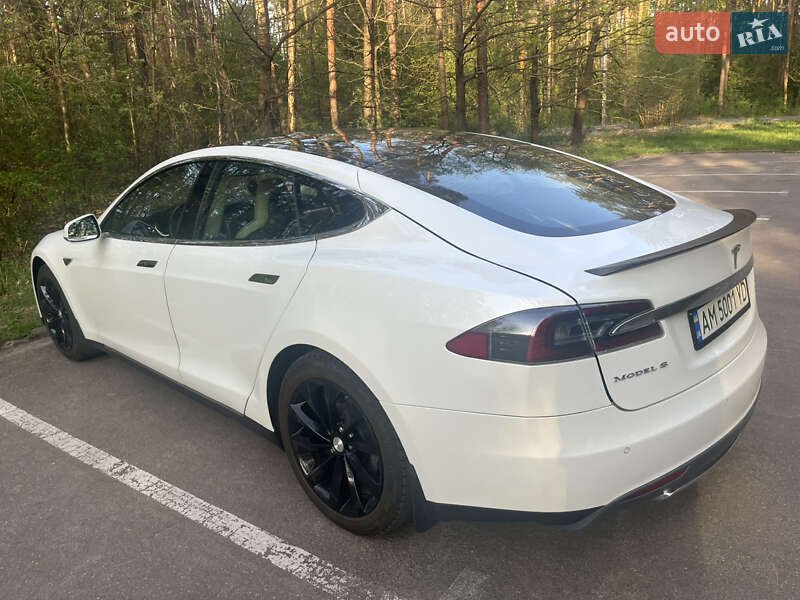 Tesla Model s (2013)