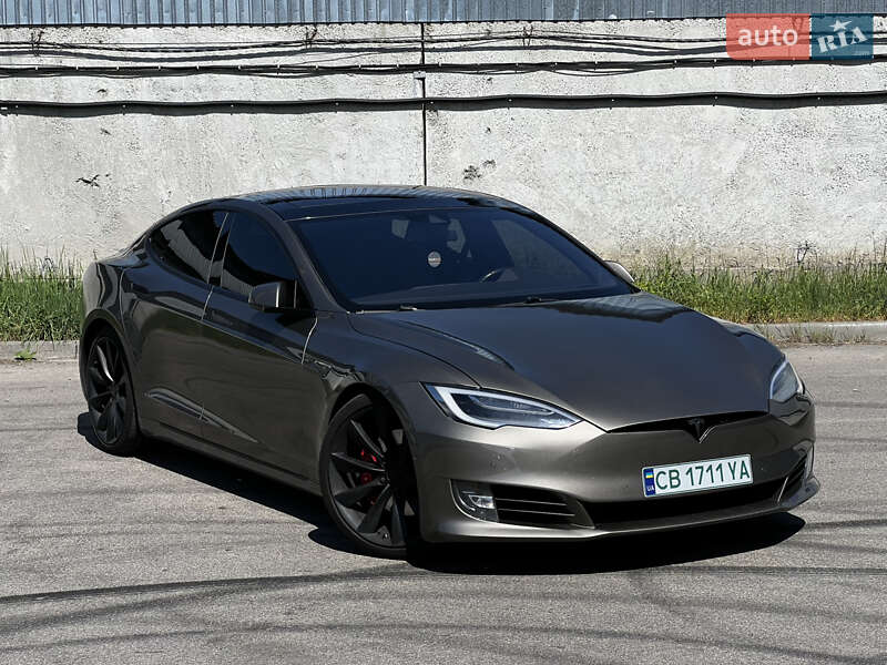 Tesla Model s (2016)