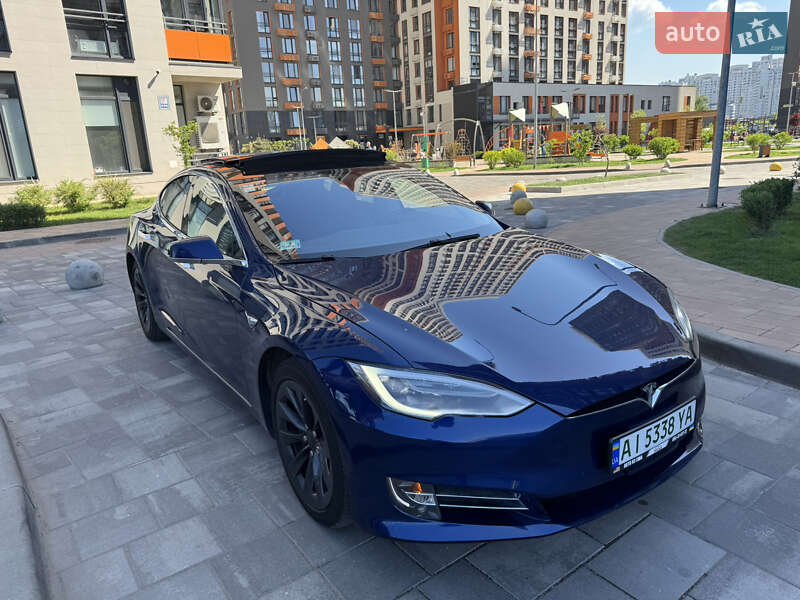 Tesla Model s (2016)