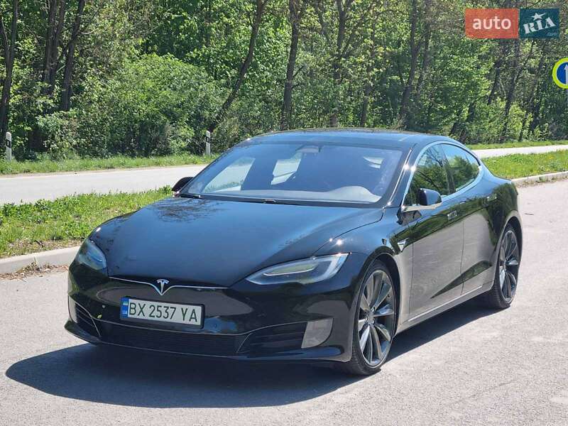 Tesla Model s (2017)