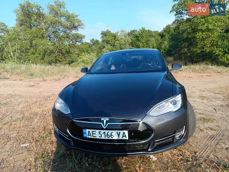 Tesla Model s (2015)