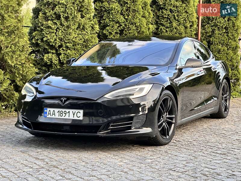 Tesla Model s (2015)
