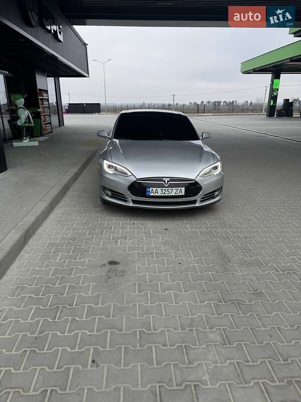 Tesla Model s (2014)