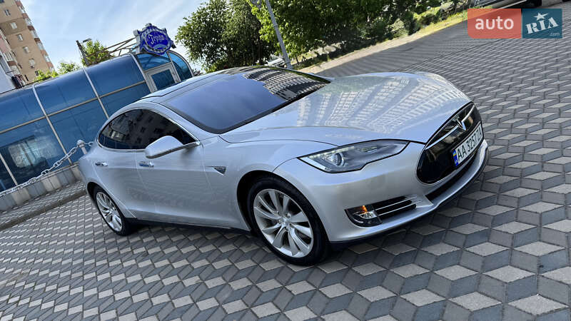 Tesla Model s (2014)