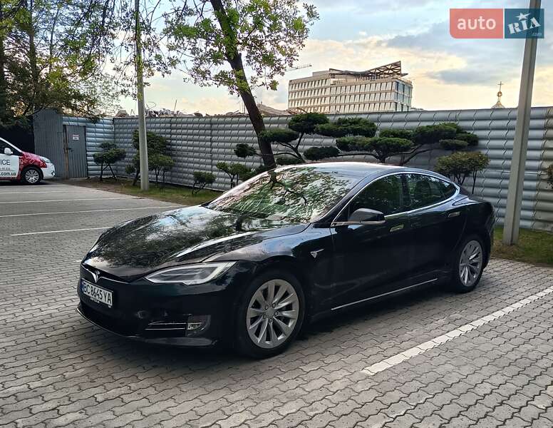 Tesla Model s (2018)