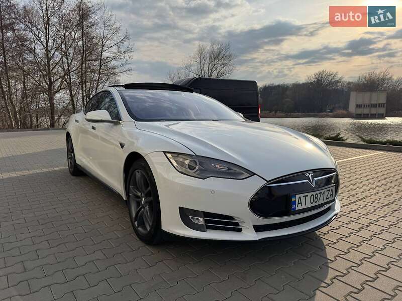 Tesla Model s (2013)