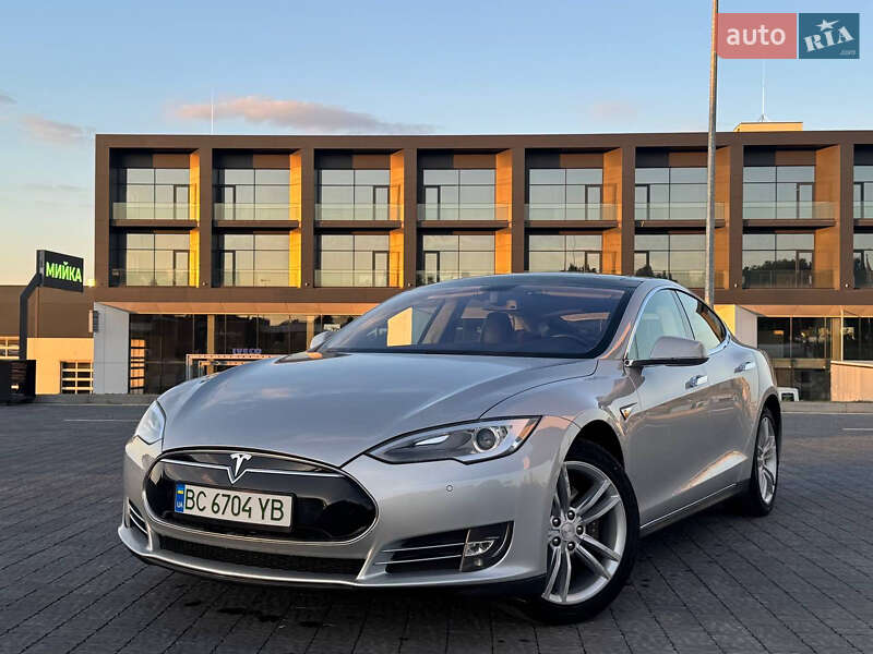 Tesla Model s (2014)