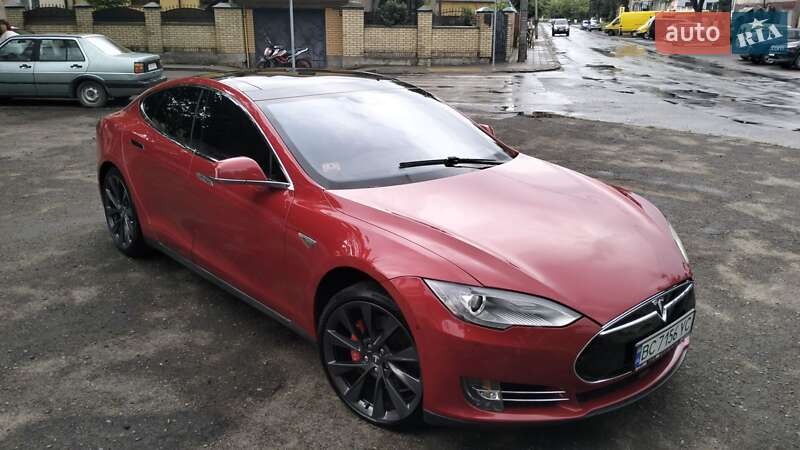 Tesla Model s (2015)