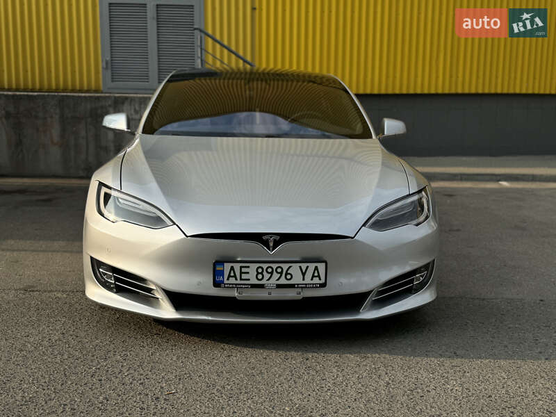 Tesla Model s (2017)