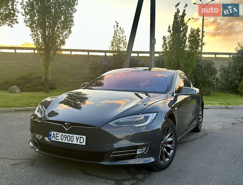 Tesla Model s (2018)