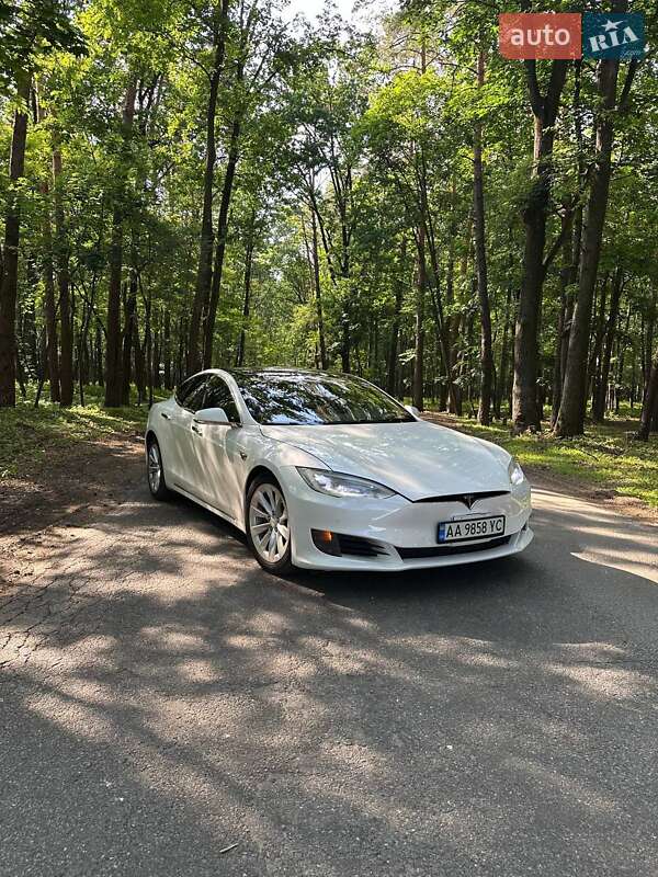 Tesla Model s (2017)