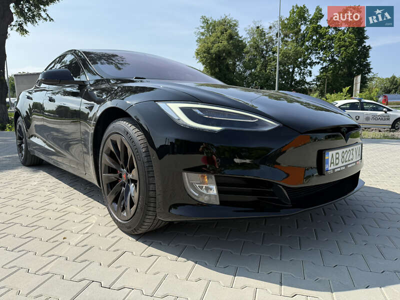 Tesla Model s (2019)
