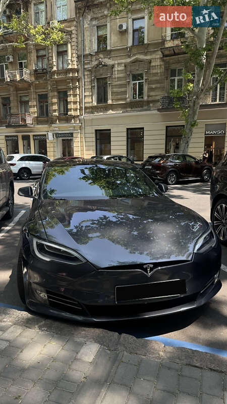 Tesla Model s (2018)