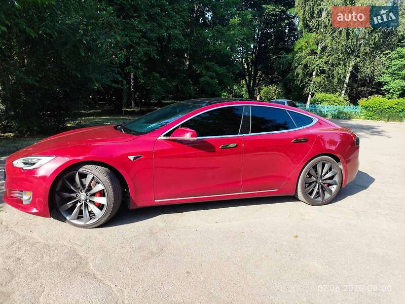 Tesla Model s (2017)