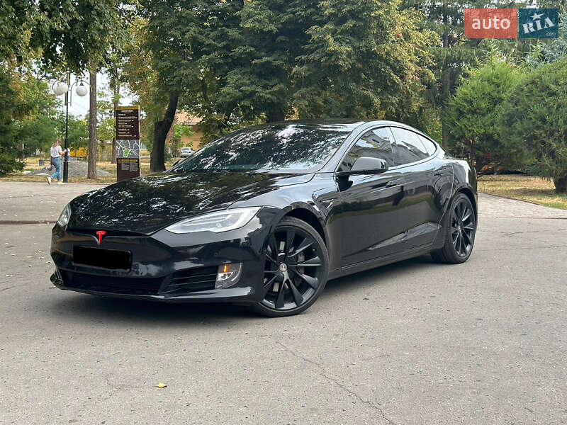 Tesla Model s (2018)