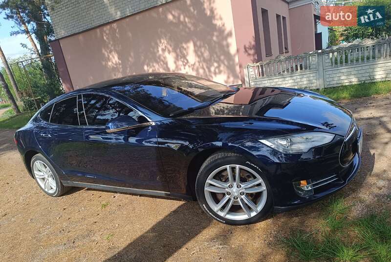 Tesla Model s (2013)