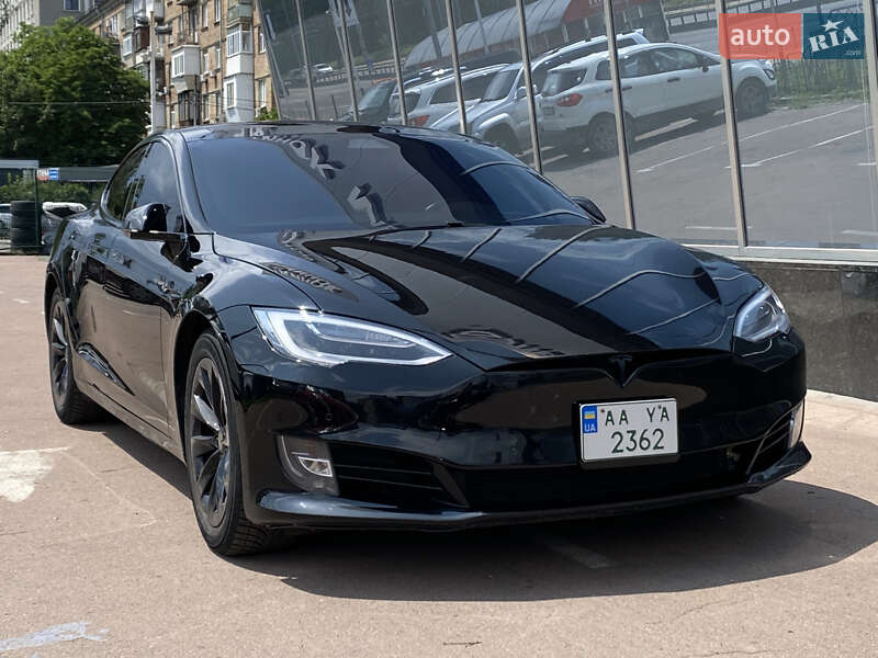 Tesla Model s (2018)