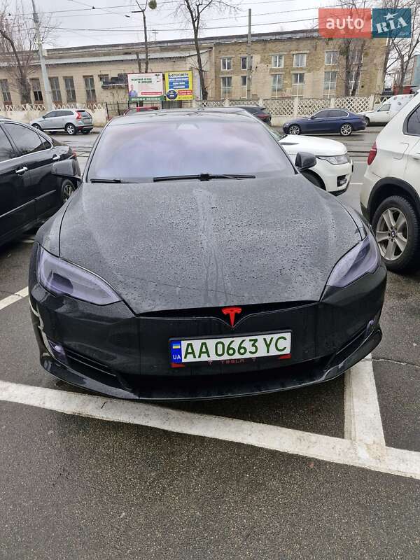 Tesla Model s (2020)