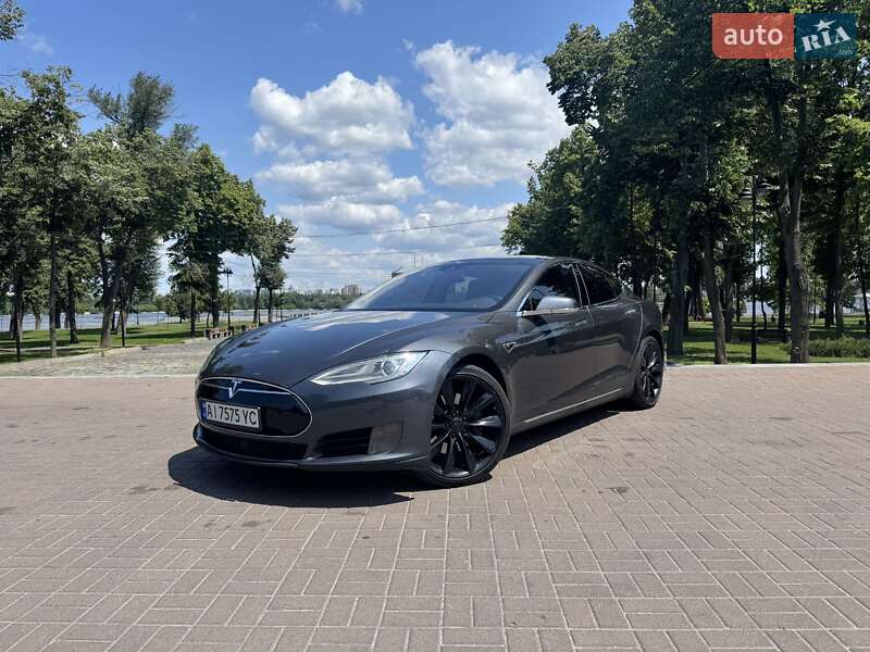 Tesla Model s (2015)
