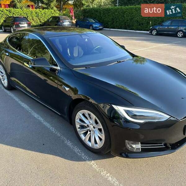 Tesla Model s (2017)
