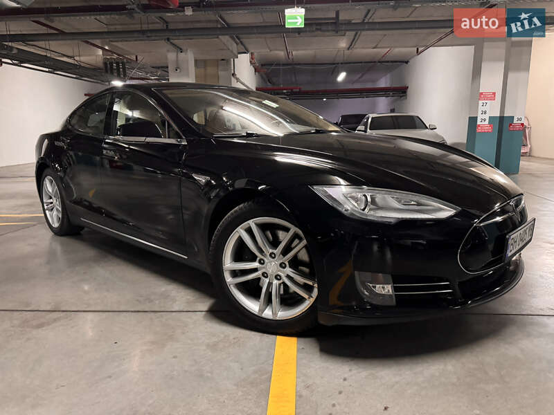 Tesla Model s (2013)