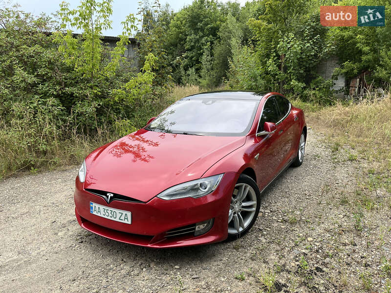 Tesla Model s (2015)