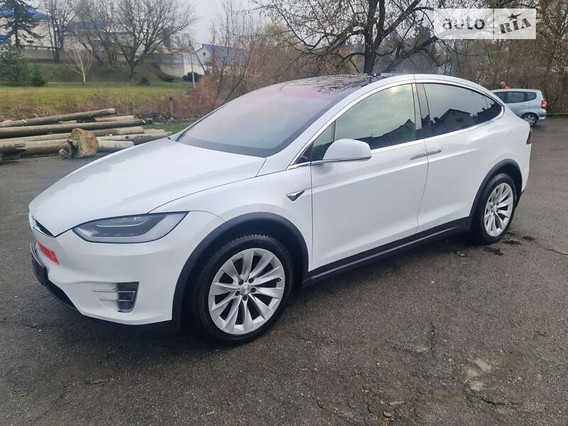 Tesla Model x (2019)