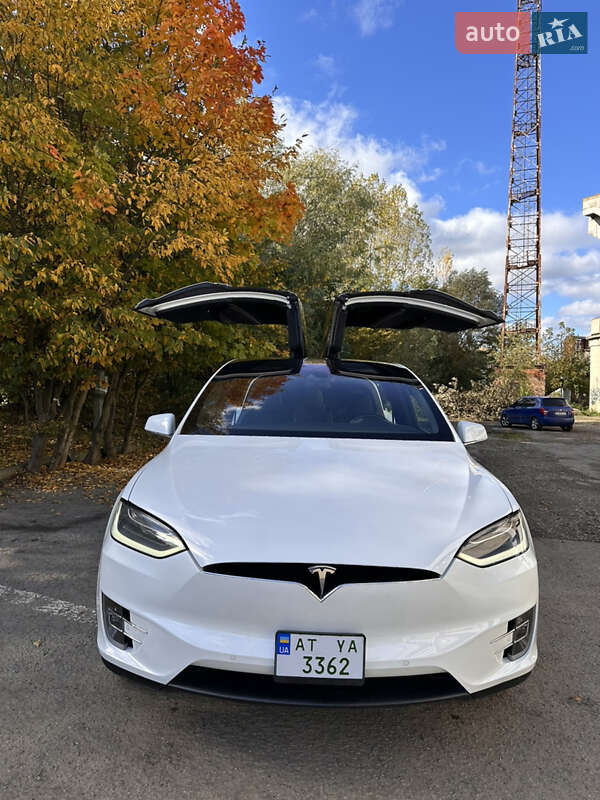 Tesla Model x (2016)