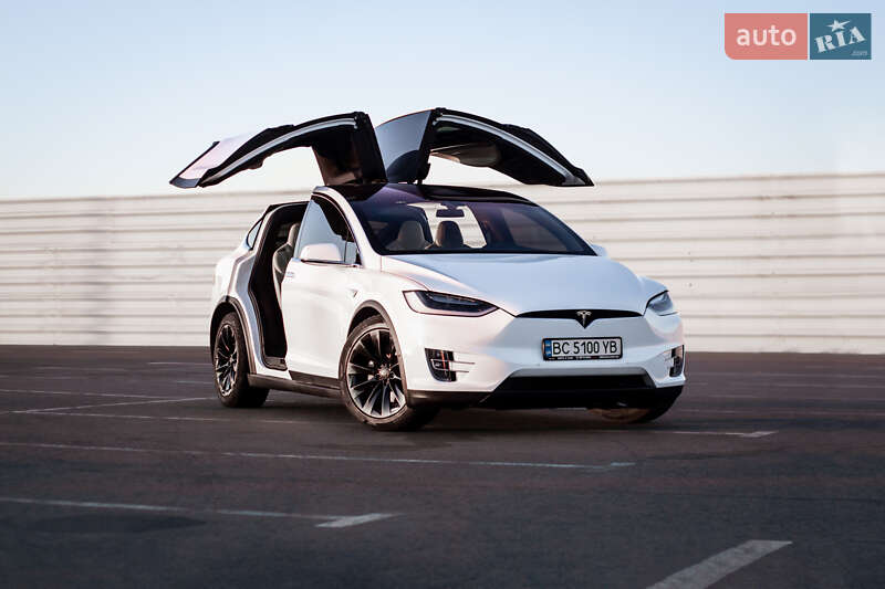 Tesla Model x (2016)