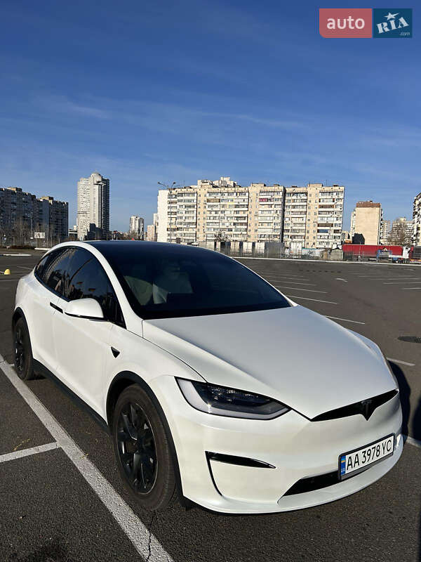 Tesla Model x (2023)