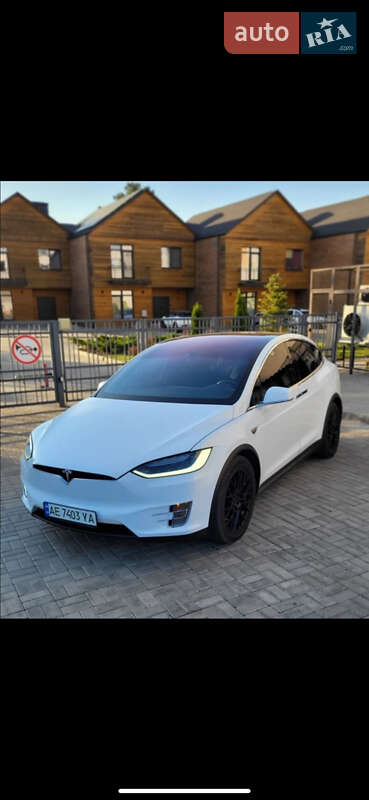 Tesla Model x (2016)